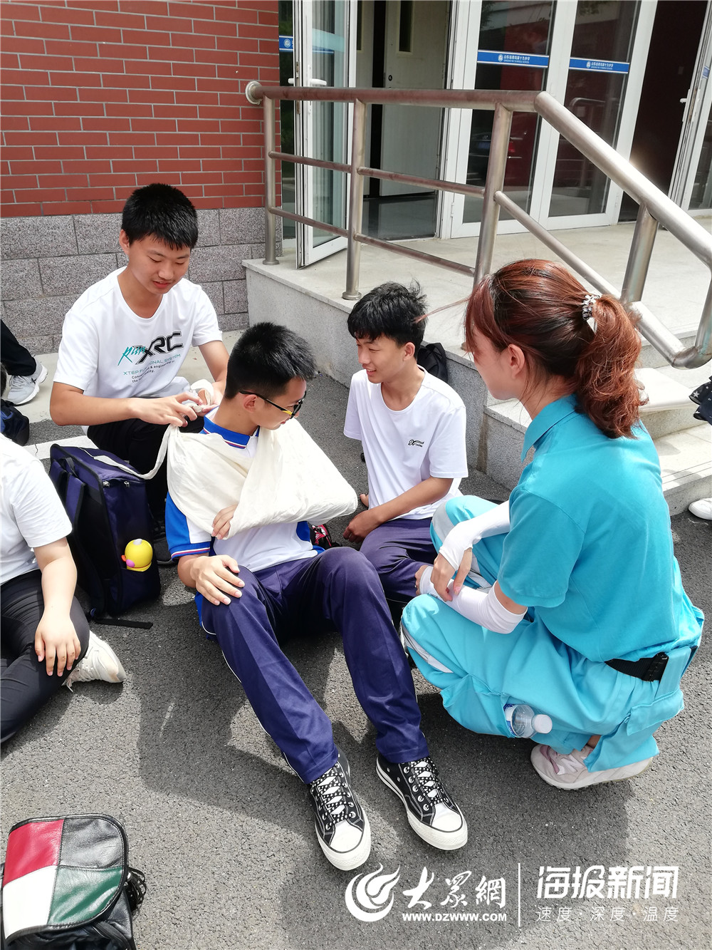 ���uʮ������У�����W������